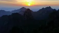 黄山狮子峰清凉台壮美日出