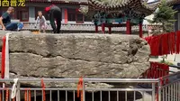 相传顺治皇帝出家的寺院，五台山清凉寺，发现一个重达万斤的奇珍异宝，没有人能拿的动