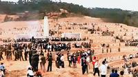1985年清明时节的云南麻栗坡烈士陵园。