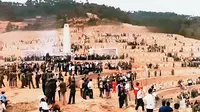 1985年清明时节的云南麻栗坡烈士陵园。