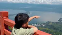 带儿子登顶西昌泸山，眺望邛海