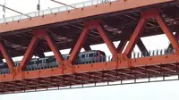 【多P】重庆轨道交通6号线列车通过千厮门嘉陵江大桥