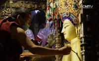 【CCTV】西藏微记录 - 大昭寺刷金佛 / Furbishing the Buddha in Jokhang temple （中英文字幕）