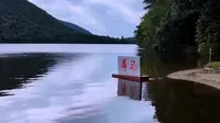 凉山州冕宁县的彝海：一个碧色翡翠般的高山深水湖。它是红军长征途中"彝海结盟"的历史见证地。无论你是追寻红色足迹，还是寻找心灵栖息地，彝海都会给你一个驻足的理由。