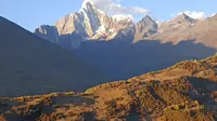 在猫鼻梁刚好看到四姑娘山的日照金山，一千块的国产机拍摄效果怎么样？现在晚上很冷!