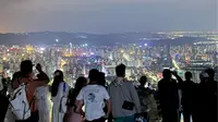 长虫山我来啦，夜爬真的太爽了，作为一个连续爬了三年长虫山的我来说，这次选择了一条更近的小路