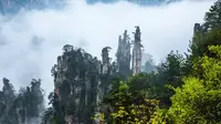 云翻雾涌御笔峰，传说中的仙境此刻便有了模样。#三千奇峰#张家界国家森林公园#武陵源#御笔峰#Show出张家界