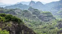 武夷山虎啸岩：奇峰林立，怪石嶙峋