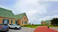 威海千里自驾游线路上的明珠：小五队抱海驿站，有海景有海草房