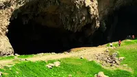 安顺牛倒岩（大圣之眼在前面一点）建议自驾去，不然交通不是很方便，就是停车位不是很多，也不是很好开千万别在雨季前往，这里可是泄洪区，会危险