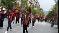 《大型纪录片之福建信众赴湖北十堰武当山玄天玉虚宫进香》玉虚街举行长达两公里游神活动，震撼本地人