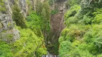 挑战中尼边境吉普峡谷，华姐全程尖叫快吓哭了，但风景真的太美了