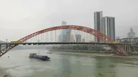 宜宾戎州大桥，金沙江逆流而上的第一座跨江大桥，紧邻宜宾三江口。
