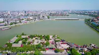 航拍开封包公祠美景，包公湖湖面水光潋滟