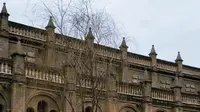 延安鲁艺旧址，桥儿沟的天主教堂静静矗立。哥特式尖顶与黄土高原相映，很有意境。
