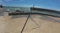 今天来海边一看，石老人海水浴场都封海了，不敢钓不敢钓！