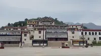 五当召，很值得一看。