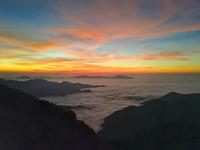 姑婆山云海日出，绚丽的红霞就像一场梦，不属于我