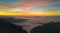 姑婆山云海日出，绚丽的红霞就像一场梦，不属于我