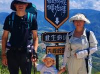 北岳恒山之旅，登上天峰岭，俯瞰壮观美景。