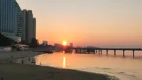 北海黄金北岸海上观景栈道夕阳西下