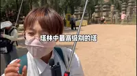 塔林中最高级别的塔为现任第30任方丈”释永信为其师父第29任方丈”行正”禅师所建之塔外面还有罕见的功德墙后面还有一塔也有功德墙是元朝忽必烈的御用国师