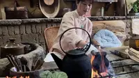 和顺古镇马帮烤茶（雷响茶）起源于古代茶马古道的商旅文化，最早可追溯到唐代。其名称“雷响茶”源于沸水冲入烤罐时发出的闷雷般声响，寓意吉祥安康、商路顺遂。