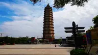 泾河岸边崇文塔，明万历年间李尚书因修塔而亡，其女继承父愿终成