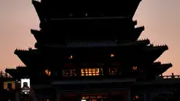 济南大明湖超然楼开灯瞬间