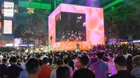 实拍:万人交友现场，佛山创意产业园，媒婆相亲活动，现场人潮拥挤2024.4.11晚