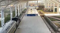 参观盐城老火车站改造而成的黄海湿地博物馆——铁路公园。