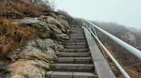 大雾天穿越嵩山是什么体验，从卢崖瀑布爬嵩山，全过程