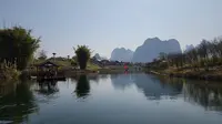 桂林市阳朔县兴坪镇，在三千漓山水人文度假区的小河里漂流