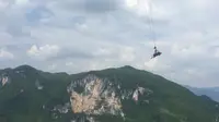 重庆云阳龙缸 人在前面飞，魂在后面追 700米悬崖秋千