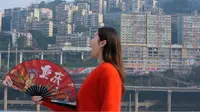 笑死！重庆必吃榜“李子坝吃轻轨”新玩法走红引热议！