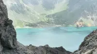 居然真的有人在长白山天池里游泳！居然被我拍到了！紧急插播，长白山视频后续更新【概绿游】——长白山