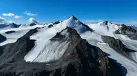 新疆之旅六十九，温泉县，鄂托克赛天泉景区(二)
