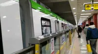 重庆轨道交通2号线02047李子坝出站，02053李子坝进站