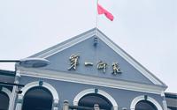 毛主席母校 湖南第一师范原旧址。挺多都是原木地板和桌椅门，感觉自己穿越时空了一样，感受曾经存在的人和发生的事情