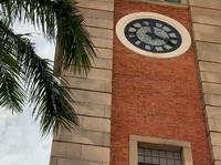 中国香港尖沙咀前九广铁路钟楼下午4点报时