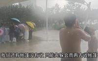 大雨天威海国际海水浴场洗海澡，体验感拉满了