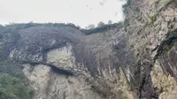 青田石门洞景区是一个4a级景区，竟然不要门票，带大家进去参观