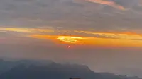 武当山天柱峰日出