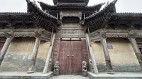 汾城古建筑群中的经典之作，明洪武年间建的城隍庙，斗拱大门张扬，献殿藻井华丽，真的不能再真的古建筑，可惜门可罗雀，少有人来