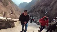 泰山十八盘之紧盘，多少人止步这里未能登顶，危险却充满诱惑