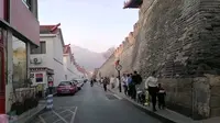 山东省泰安市泰山脚下岱庙牌坊城墙角楼