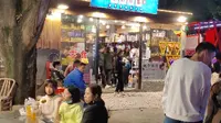 晚上来泉州小西埕文创园，到处都是人