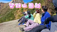 梁野山位于福建省龙岩市武平县境内，海拔1538.4米，为武平第一高峰。它是武夷山脉的最南端，山系庞大，景色优美，有峡谷、险峰、绝壁、深潭、溪流、怪石、密林等多种