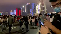 2020年十一假日，我在重庆千厮门嘉陵江大桥冒雨走个来回