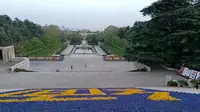 南京雨花台风景名胜区的雨花台烈士纪念碑的碑前景象